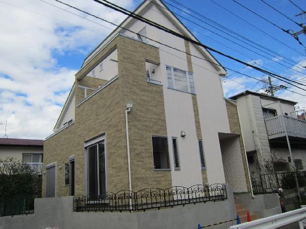 Local appearance photo. It is located in a quiet residential area.