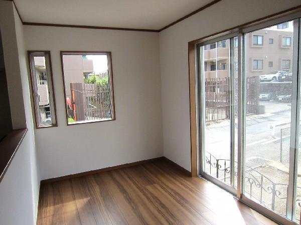 Non-living room. Dining is a space.