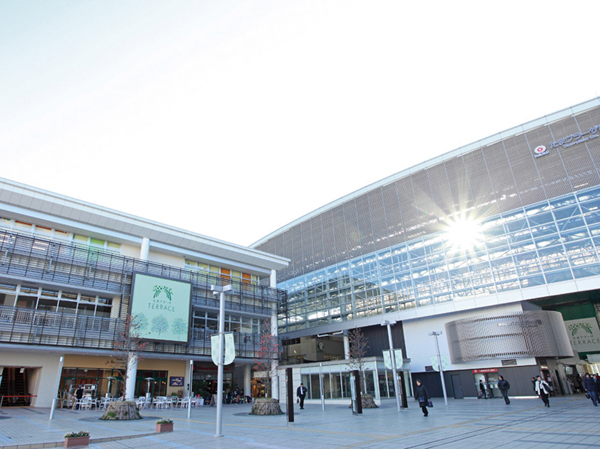 Surrounding environment. Tama Plaza Station (about 1200m): shopping mall with direct connection to the modern station