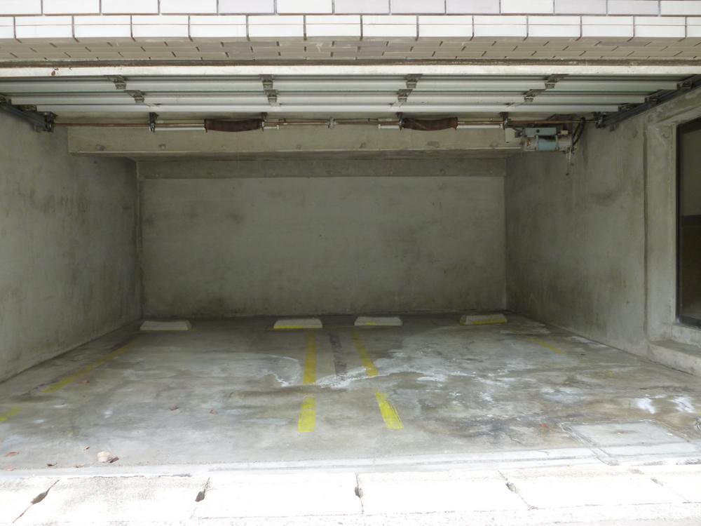 Parking lot. 2 car underground garage