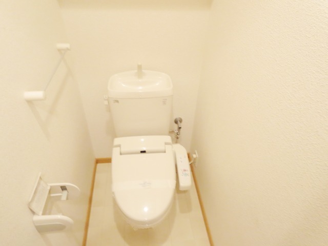 Toilet. It is a bidet with a toilet floating cleanliness