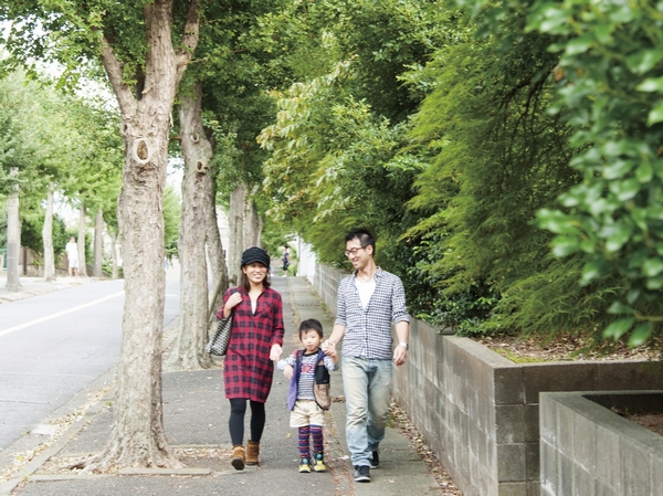 Other. S's (30's) family. "The not facing the main road was also in an ideal manner" (S-san). At about 100m of the tree-lined street from the local