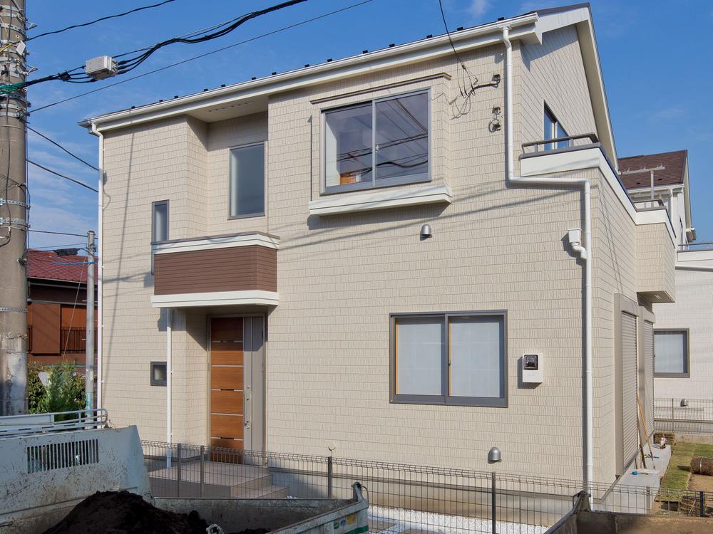 Local appearance photo. Local (11 May 2013) Shooting