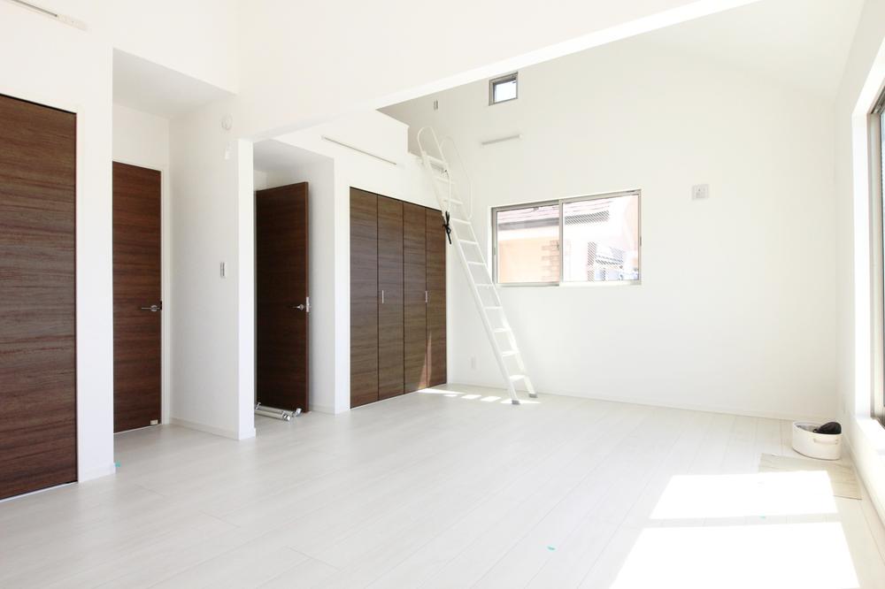 Other introspection. East Building