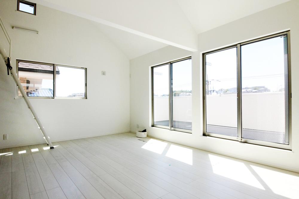 Other introspection. East Building