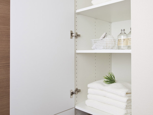 Receipt.  [Linen cabinet] In vanity room of all households, It has established a linen cabinet that towels and detergents, and the like can be neat storage.