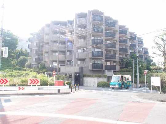 Local appearance photo. The building is the appearance. Heisei 8 February Built in apartment.