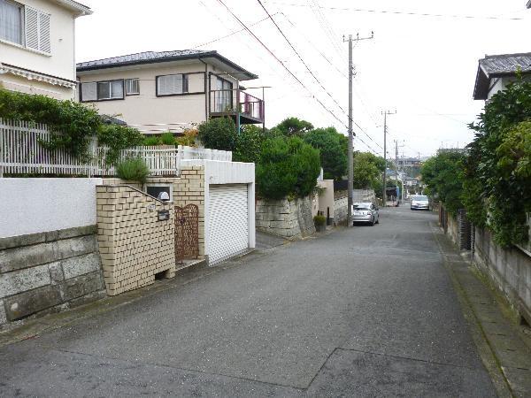 Local photos, including front road. 2013 / 10 shooting