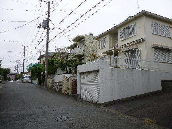 Local photos, including front road. 2013 / 10 shooting