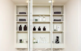 Bathing-wash room.  [Three-sided mirror back storage] The back of the large triple mirror with a widely show the effect of the wash room is storage space. You can clean and organize, such as cosmetics.