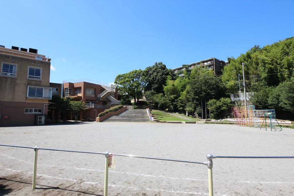Primary school. 888m to the Kawasaki Municipal Mukogaoka Elementary School