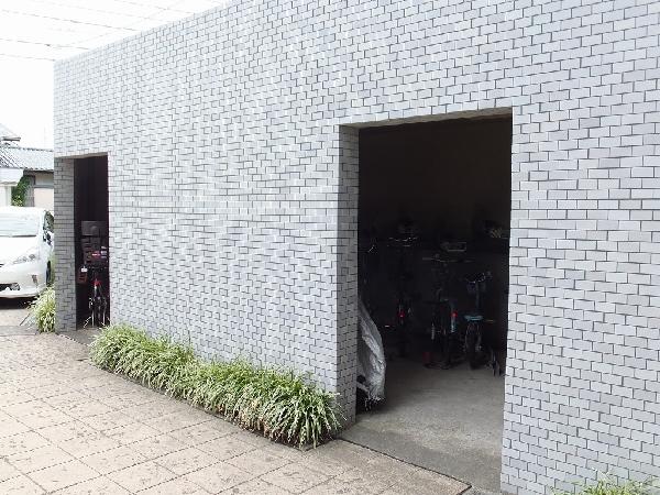Other local. Bicycle-parking space