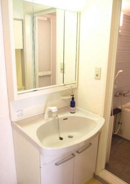 Wash basin, toilet