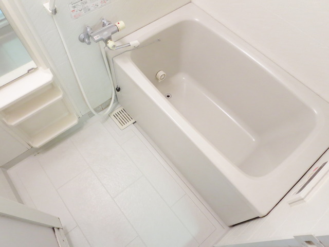 Bath. It is a feeling of cleanliness drifts bathroom