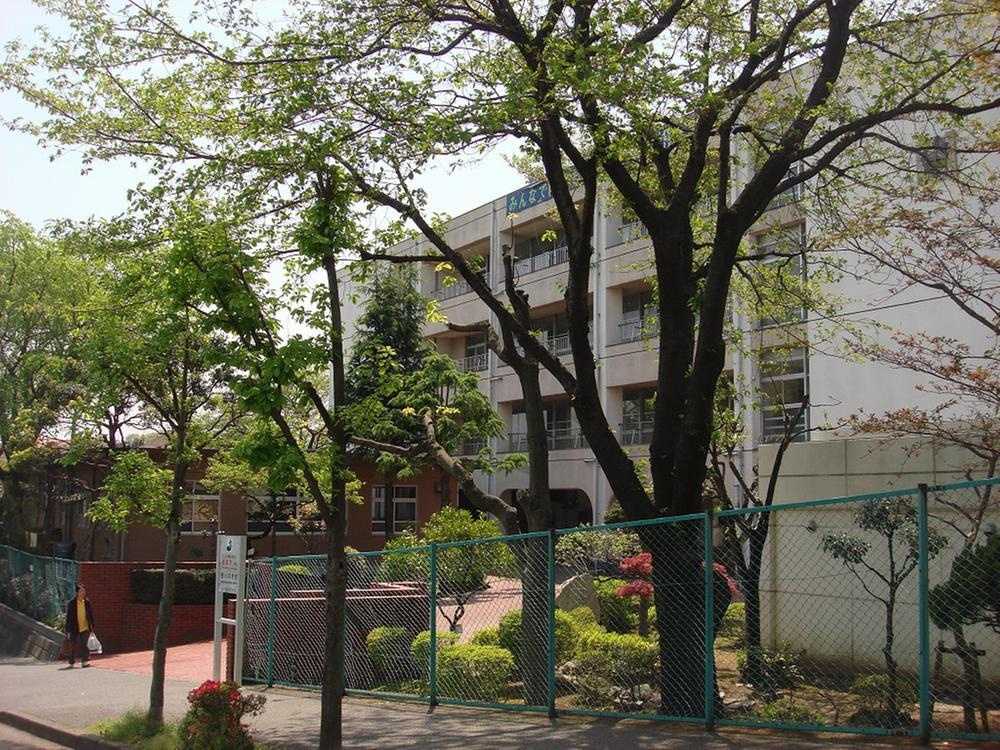 Junior high school. 289m up to junior high school in Kawasaki Tateno River