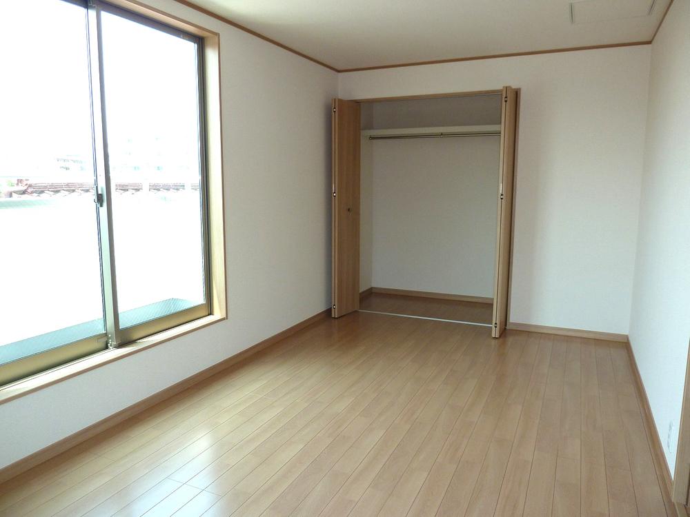 Same specifications photos (Other introspection). Same specifications room