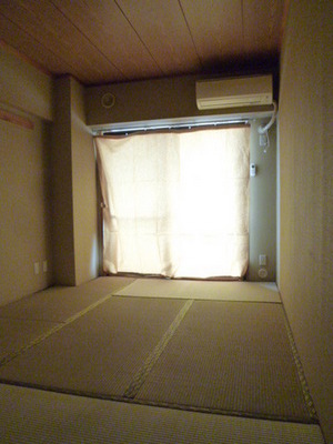 Living and room. As it is purring even nap because there is a Japanese-style room. It is a healing space.