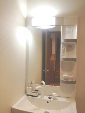 Wash basin, toilet