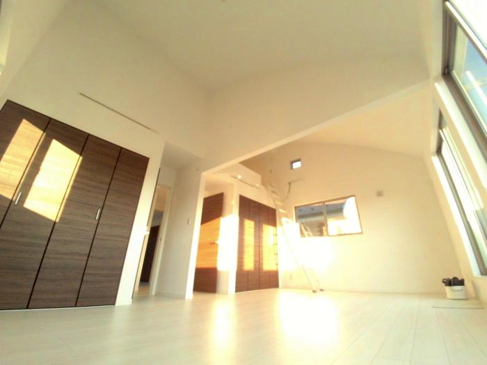 Non-living room. Partition can be Western-style total of 13 Pledge (East Building)