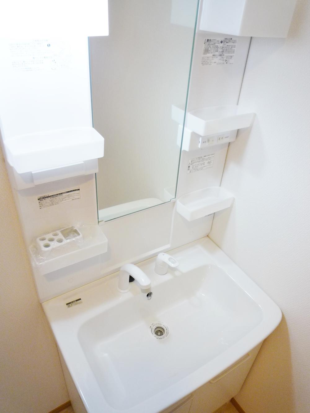 Wash basin, toilet. Wash basin of the same specification