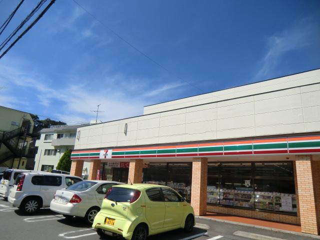 Convenience store. 450m is a 6-minute to a convenience store to Seven-Eleven. Is in the neighborhood there is also a large coin-operated laundry. 
