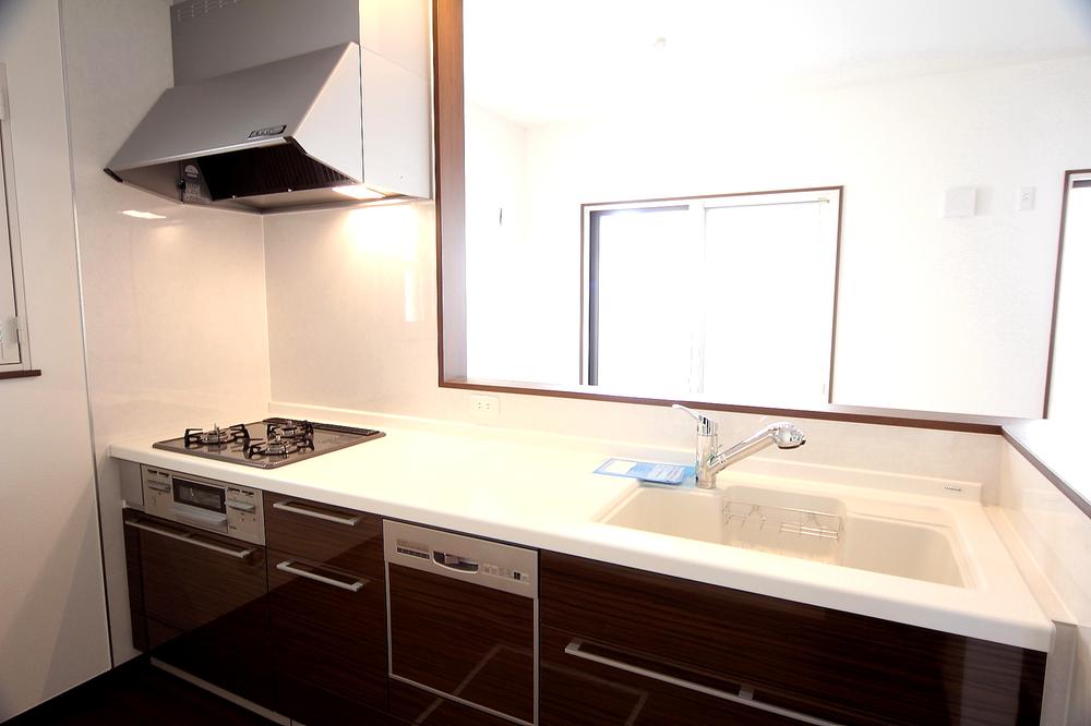 Kitchen. Building 2 ● popular counter kitchen to mom! Because with dishwasher, Friendly even in the hands of mom