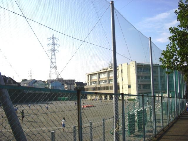 Junior high school. 1545m up to junior high school in Kawasaki Tateno River