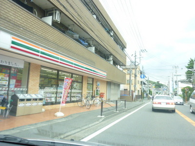 Convenience store. 290m to Seven-Eleven (convenience store)