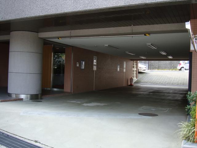 Local appearance photo. Parking entrance part