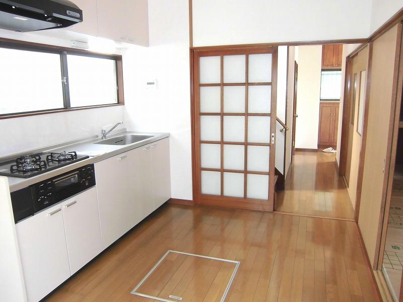 Kitchen. Bright kitchen. 