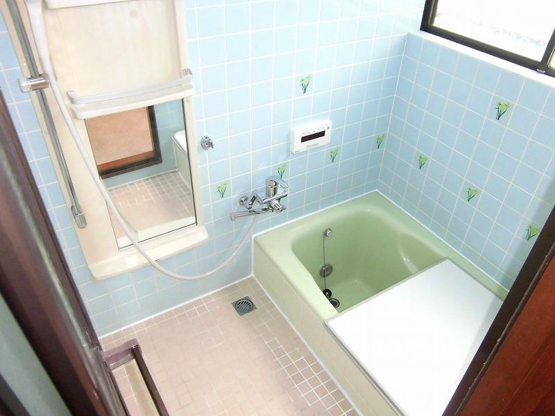 Bathroom. It is safe because it is low-level difference tub. 