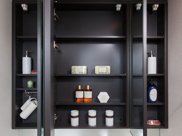 Bathing-wash room.  [Three-sided mirror back storage] To wash room, Adopt a vanity with a three-sided mirror. The Kagamiura you wore a storage rack that definitive and tidy, such as toiletries and cosmetics.