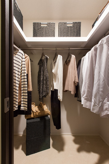 Receipt.  [Walk-in closet (Western-style 1)] Storage of enhancement to improve the livability.