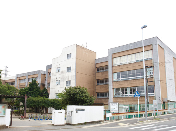 Surrounding environment. Municipal Miyazakidai elementary school (about 1230m)