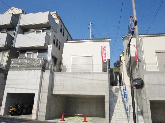 Local appearance photo. Underground garage parallel is two minutes of the design house.