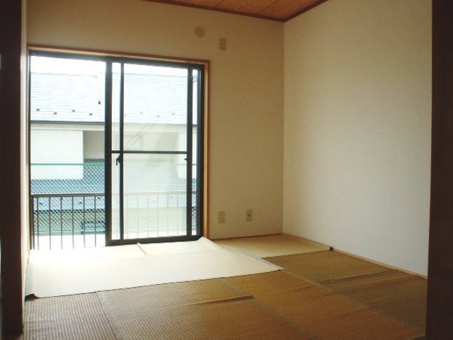 Other room space. Japanese-style room to settle