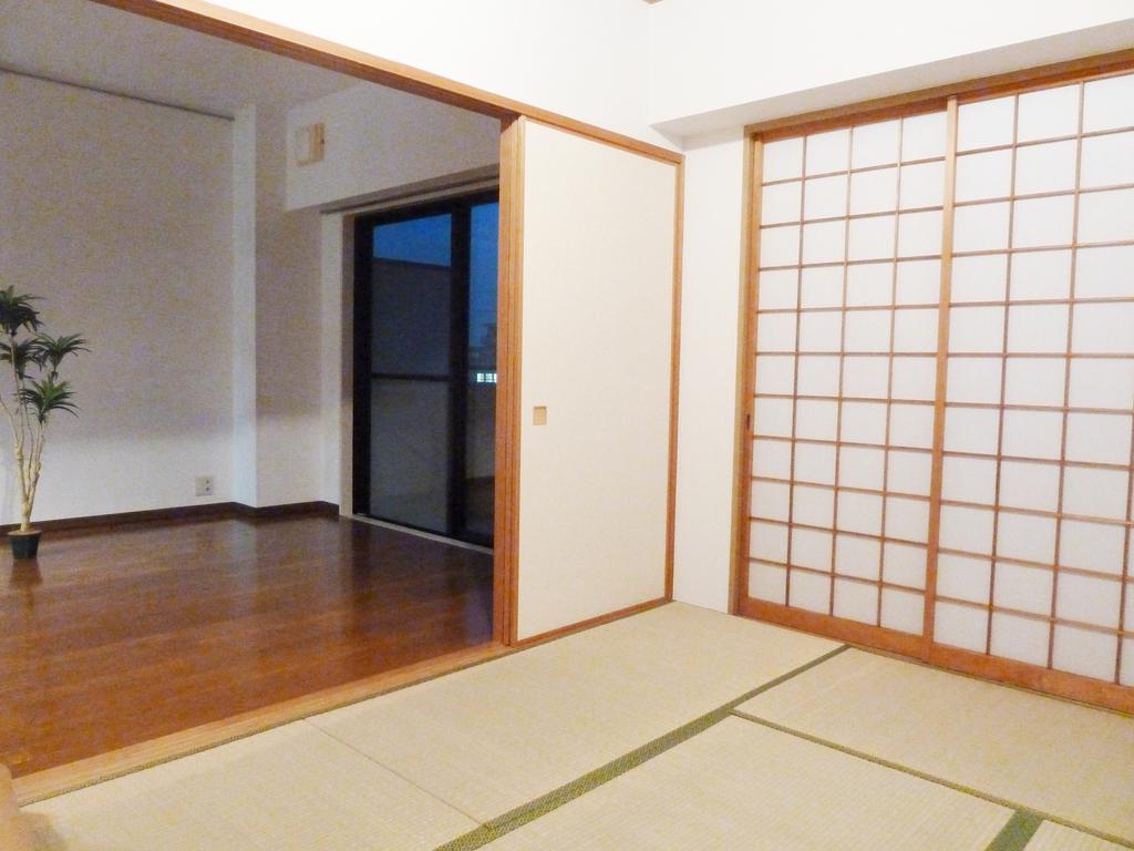 Living and room. Japanese-style room 6.0 tatami mats (1)