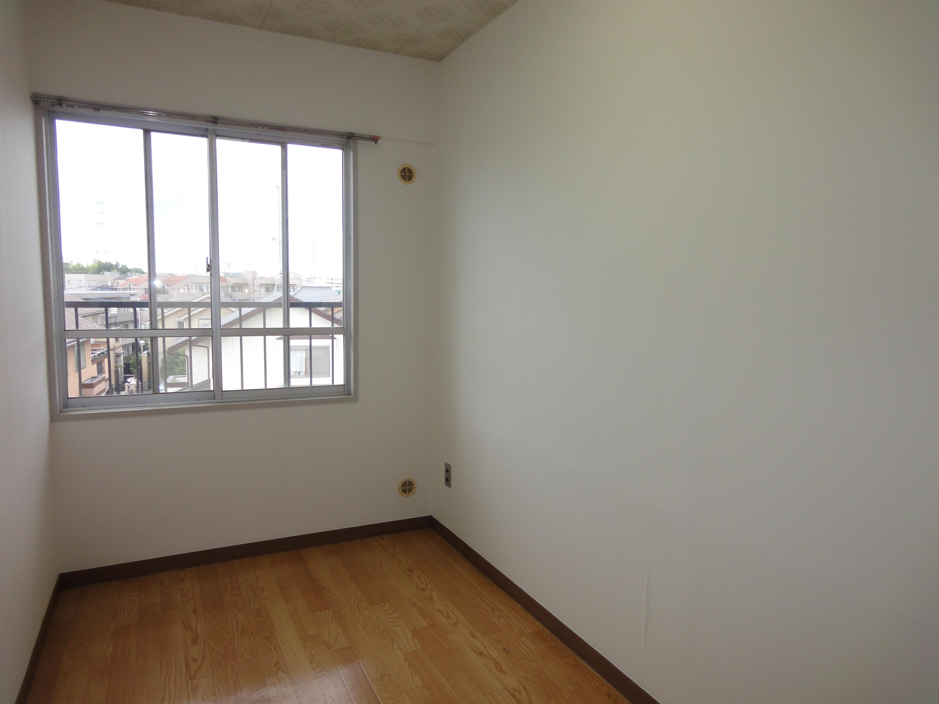 Other room space. Western-style 4 Pledge