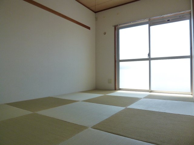 Living and room. Modern Japanese-style room in the Ryukyu-style tatami!