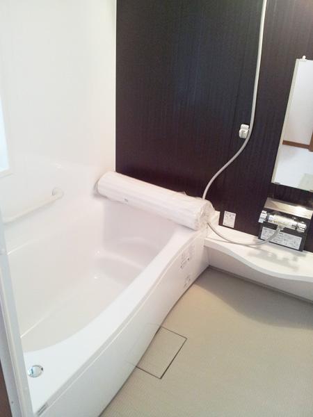 Bathroom. Spacious 1 tsubo bus