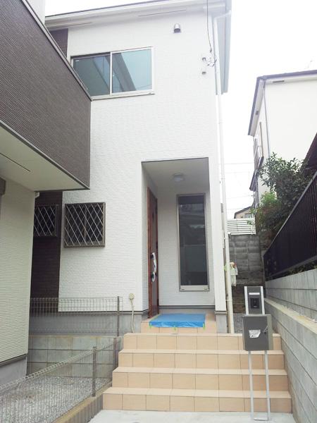 Local appearance photo. Building 2