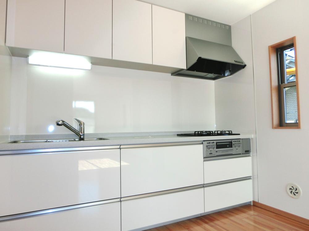 Kitchen. 1 Building Kitchen White is a bright kitchen, which was the keynote. Wife is, Check it out.