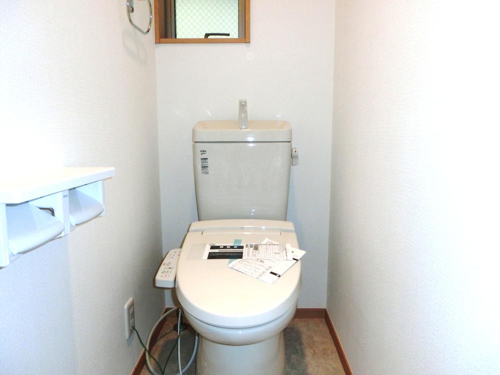 Toilet. 1 Building toilet