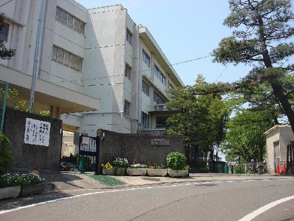 Primary school. Walk 500m to Minamino River Elementary School in 7 minutes