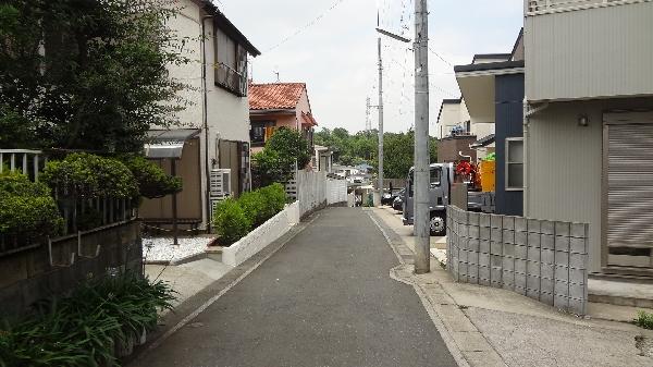 Local photos, including front road. It is a front road 1