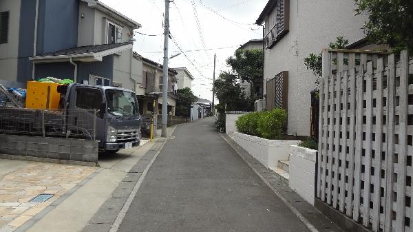 Local photos, including front road. Front is the road 2