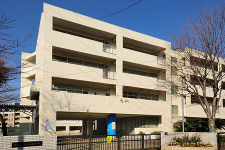 Primary school. 555m to Yokohama Municipal Utsukushigaoka Higashi elementary school (elementary school)