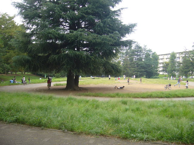 park. 754m until Utsukushigaoka park (park)
