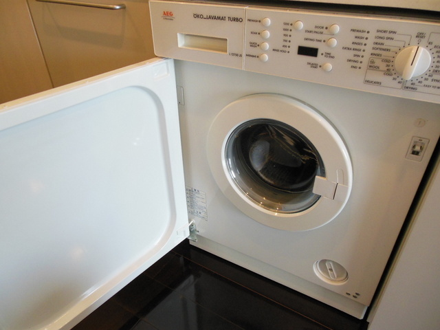 Other Equipment. Drum-type washing machine (separate room photo)