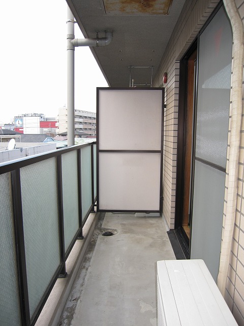Balcony. Japanese-style side balcony